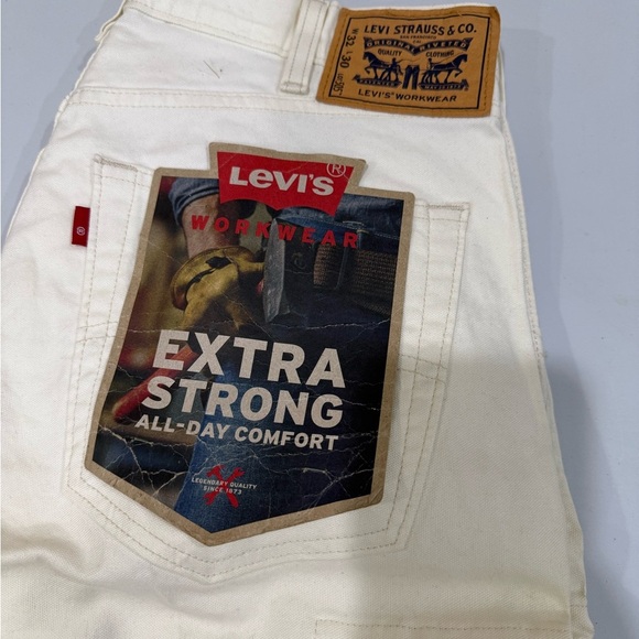 Levi's Cream Relaxed Jeans Classic Style - Picture 2 of 4